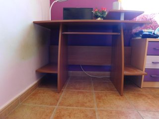 Escritorio multi-nivel madera y plástico