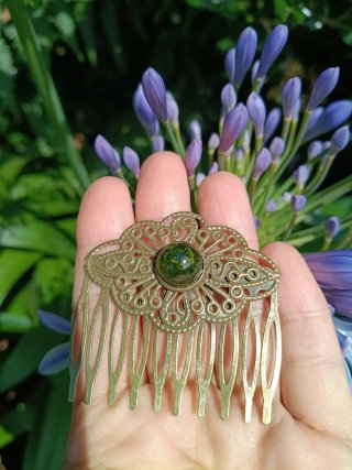 Peineta de Bronce Vintage con Cabujón de Musgo