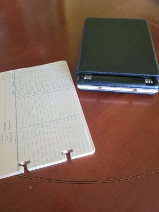 Antiguo libro contable de llave