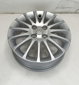 Juego de llanta Original Toyota Yaris de 15 pulg