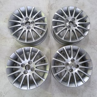 Juego de llanta Original Toyota Yaris de 15 pulg
