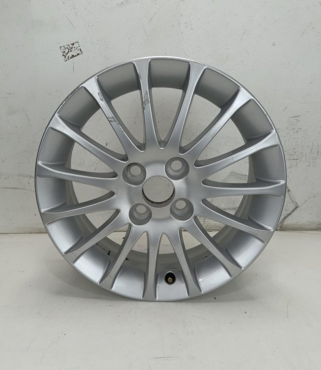 Juego de llanta Original Toyota Yaris de 15 pulg