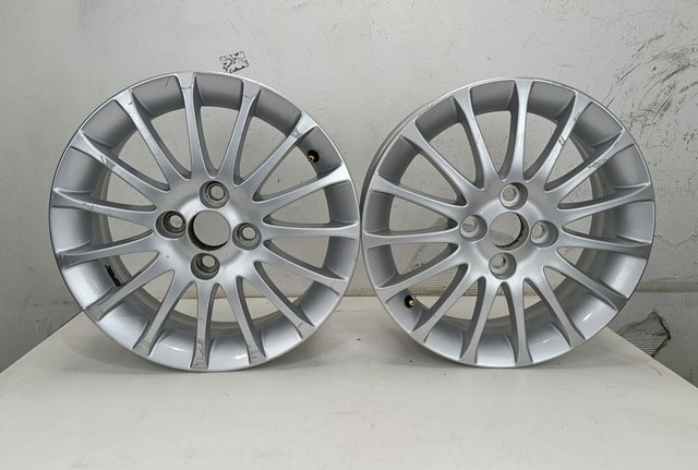 Juego de llanta Original Toyota Yaris de 15 pulg