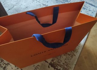Bolsa de cartón de Louis Vuitton
