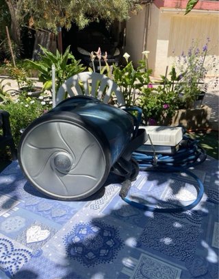 Robot Limpiafondos Piscina Azul y Blanco