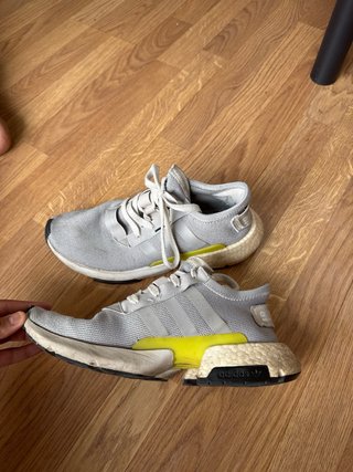 Zapatillas Adidas Grises y Amarillas