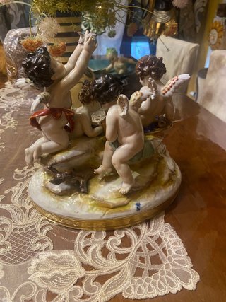 Statua putti in ceramica rudolstadt