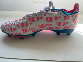Botas de fútbol Adidas Predator. 39 1/3