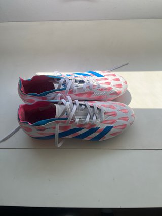 Botas de fútbol Adidas Predator. 39 1/3