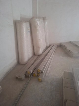 Tarima flotante, espuma y rodapié para  260 m2