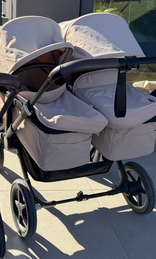 Carro gemelar Bugaboo con accesorios