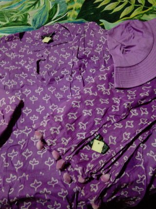 Conjunto playero morado con estampado
