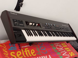 Teclado Roland V-Combo VR-700
