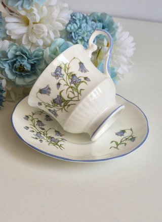 Taza y platillo porcelana inglesa floral