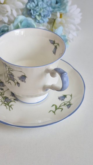 Taza y platillo porcelana inglesa floral
