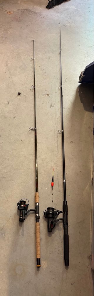 Set completo di pesca con 2 canne e mulinelli