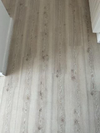 Suelo laminado de casa en buen estado