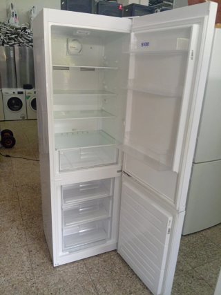 Nevera blanca Svan