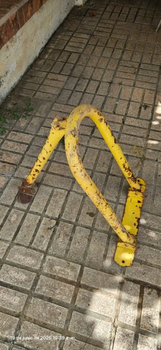 Cepo de garaje amarillo