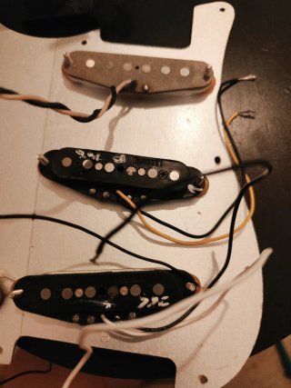 Squier Indonesia + Fender Pickups