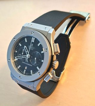 Reloj Elegante Gris Esfera Negra
