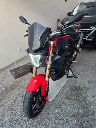 BMW F800R Naked Roja y Negra