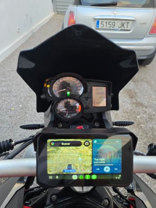 BMW F800R Naked Roja y Negra