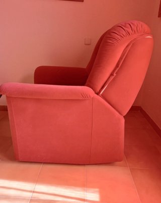 Sillón reclinable con reposapiés