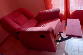 Sillón reclinable con reposapiés