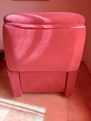 Sillón reclinable con reposapiés