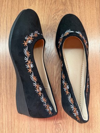 Zapatos planos negros bordados mujer