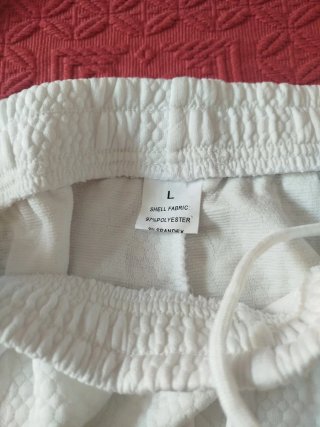 Camiseta y pantalón corto blanco
