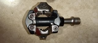 Pedales Shimano Deore XT.
