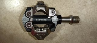 Pedales Shimano Deore XT.