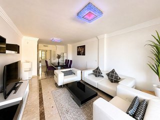 Piso en alquiler en Los Naranjos - Las Brisas en Marbella