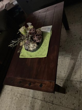 Mesita de salón pequeña de madera