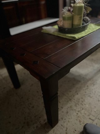 Mesita de salón pequeña de madera
