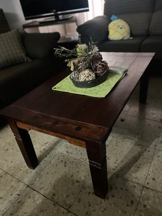 Mesita de salón pequeña de madera