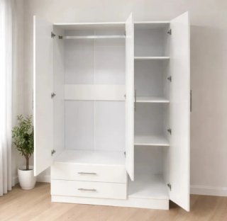 Armario blanco con puertas de espejo