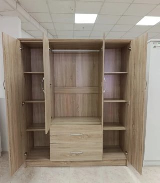 Armario blanco con puertas de espejo