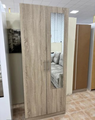 Armario blanco con puertas de espejo