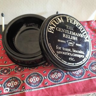 W 38. Scatola vintage Patum Peperium porcellana