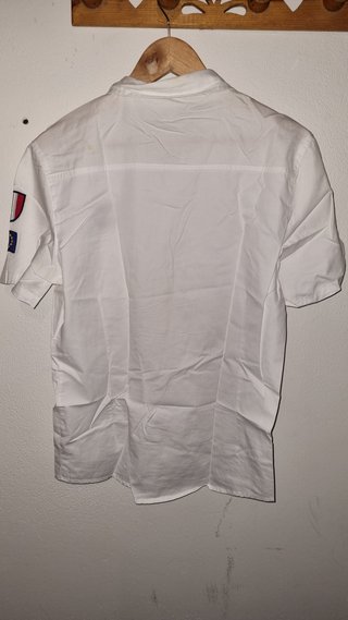 Camisa manga corta blanca y azul