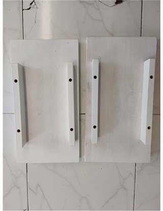 Amazon Basics Set di 2 sgabelli da cucina in legno massello - sgabello da bar corto - sedia da pranzo - montaggio facile - moderno