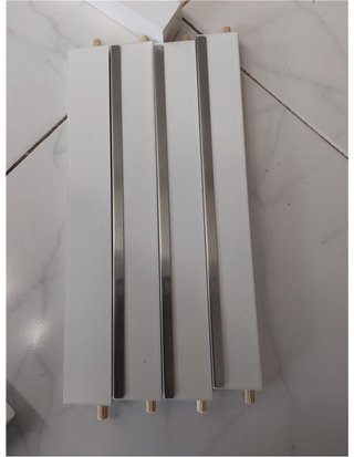 Amazon Basics Set di 2 sgabelli da cucina in legno massello - sgabello da bar corto - sedia da pranzo - montaggio facile - moderno