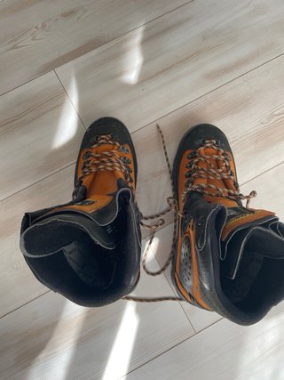 Botas Montaña La Sportiva Negro Naranja