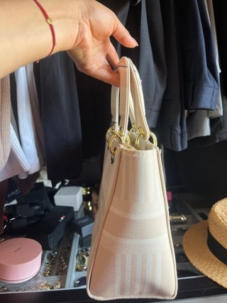 Bolso Christian Dior crema espacioso