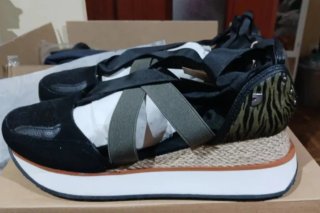 Sandalias Giosseppo con cuña negras y verdes