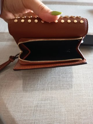 Monedero Parfois tachuelas marrón y dorado