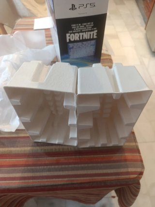 Caja PS5 Edición Fortnite
